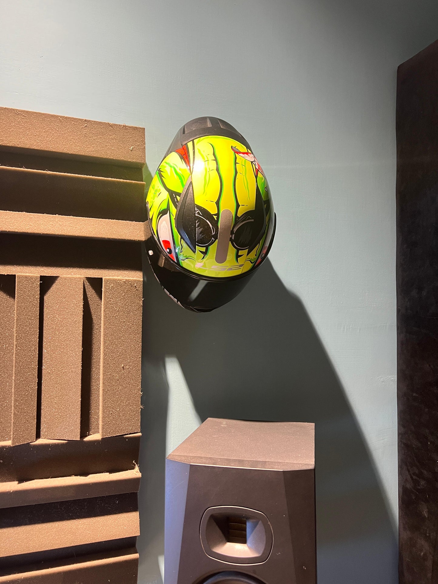 Helmet Holder Essential - Evo - Charcoal Black-HS200BE